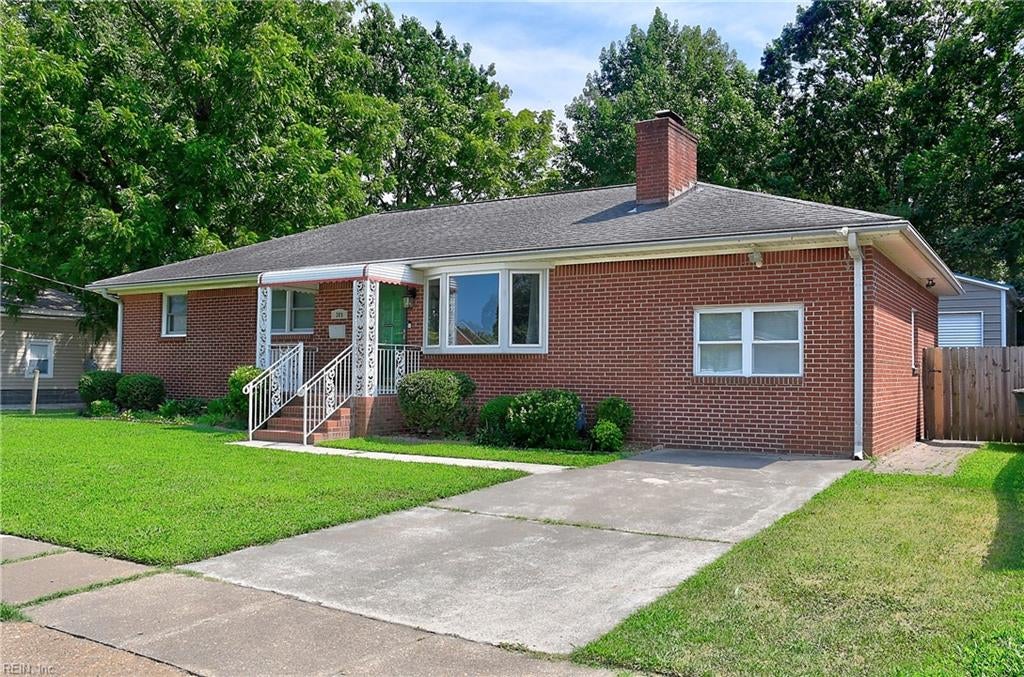 Photo of 309 Beck Street, Norfolk, VA 23503 (MLS # 10648567)