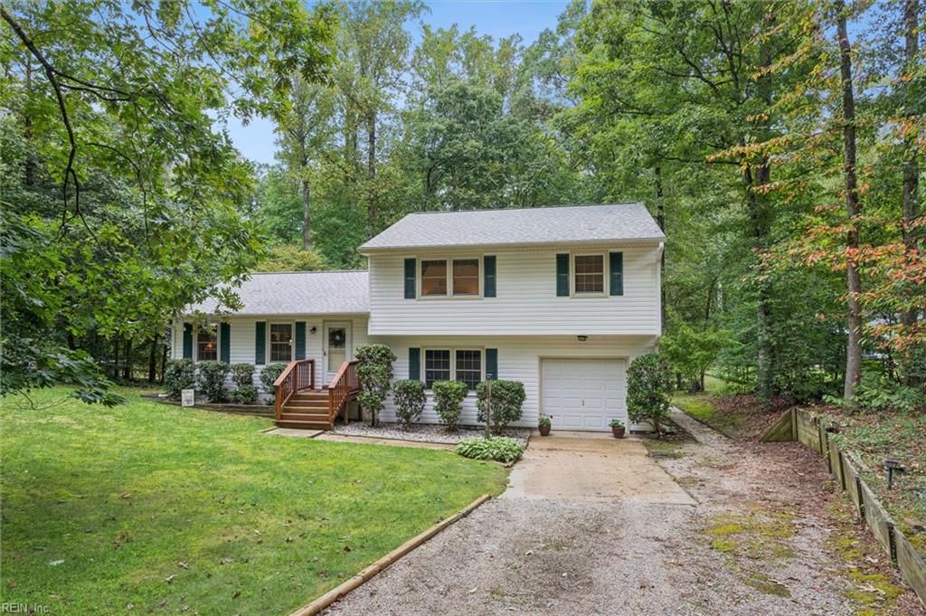 Photo of 107 Chapel Hill Lane, Williamsburg, VA 23188 (MLS # 10619451)