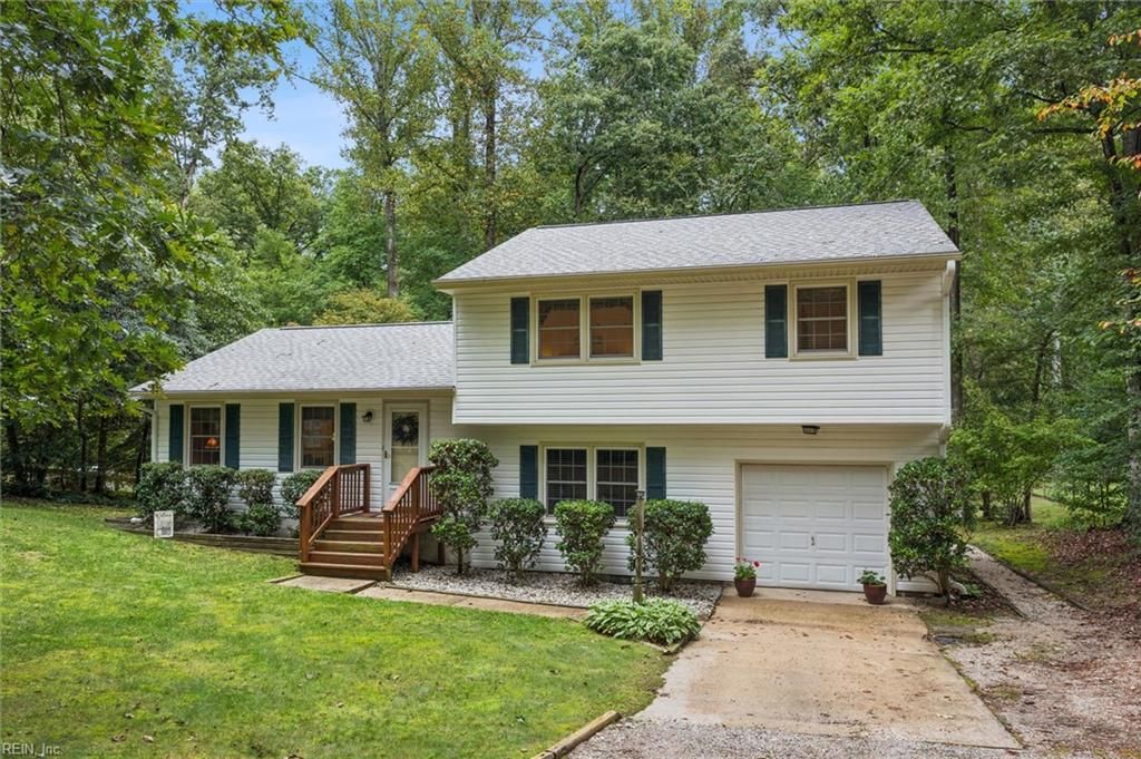 Photo of 107 Chapel Hill Lane, Williamsburg, VA 23188 (MLS # 10619451)