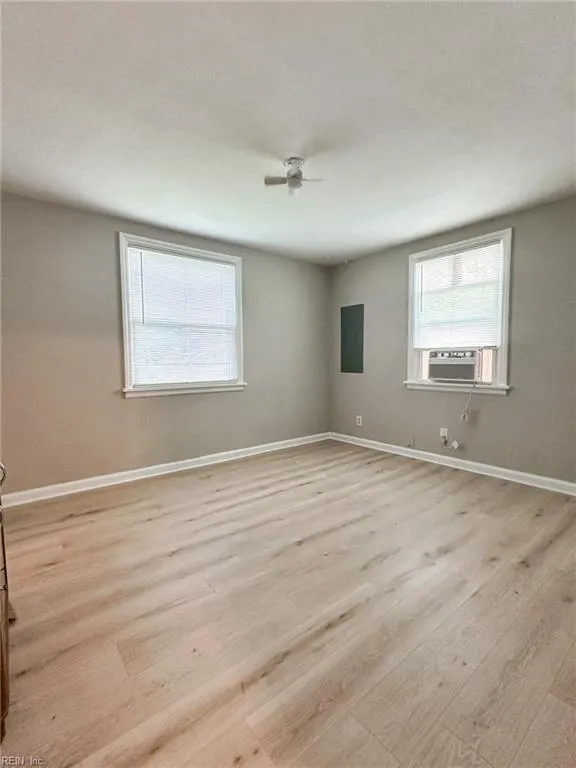 Portsmouth, Virginia 23701, United States, 2 Bedrooms Bedrooms, ,1 BathroomBathrooms,Residential,Active,216650