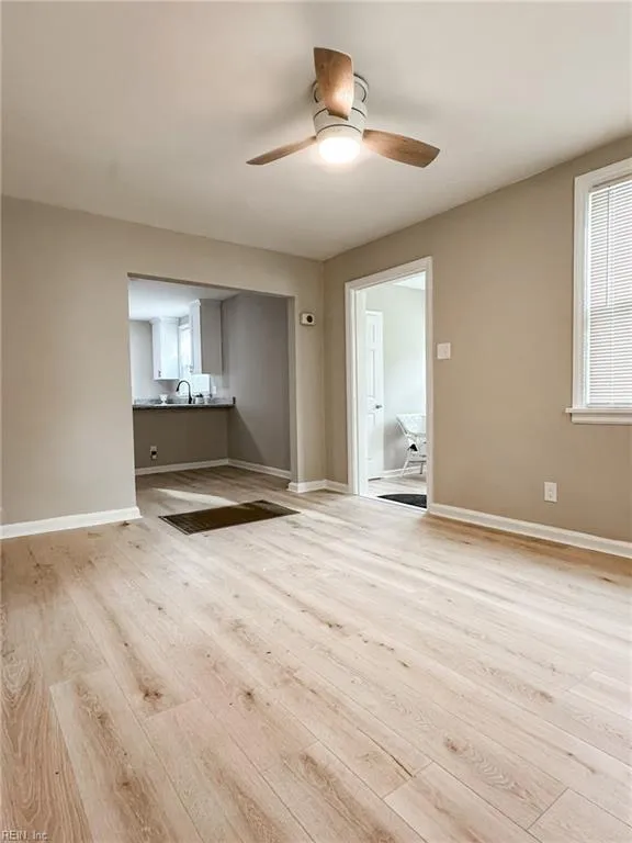 Portsmouth, Virginia 23701, United States, 2 Bedrooms Bedrooms, ,1 BathroomBathrooms,Residential,Active,216650