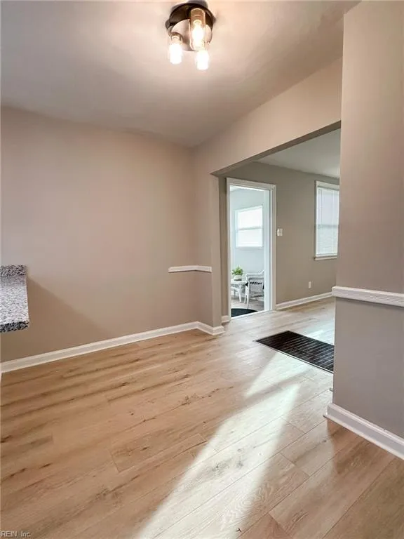 Portsmouth, Virginia 23701, United States, 2 Bedrooms Bedrooms, ,1 BathroomBathrooms,Residential,Active,216650