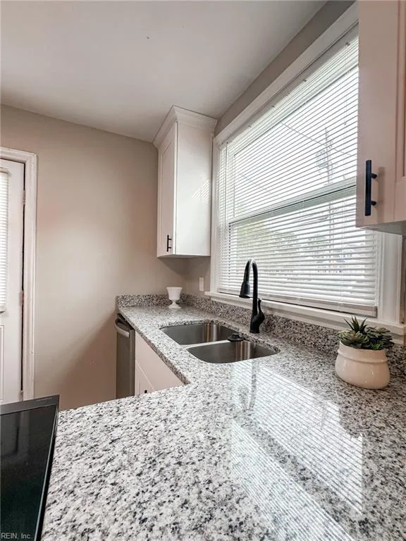 Portsmouth, Virginia 23701, United States, 2 Bedrooms Bedrooms, ,1 BathroomBathrooms,Residential,Active,216650