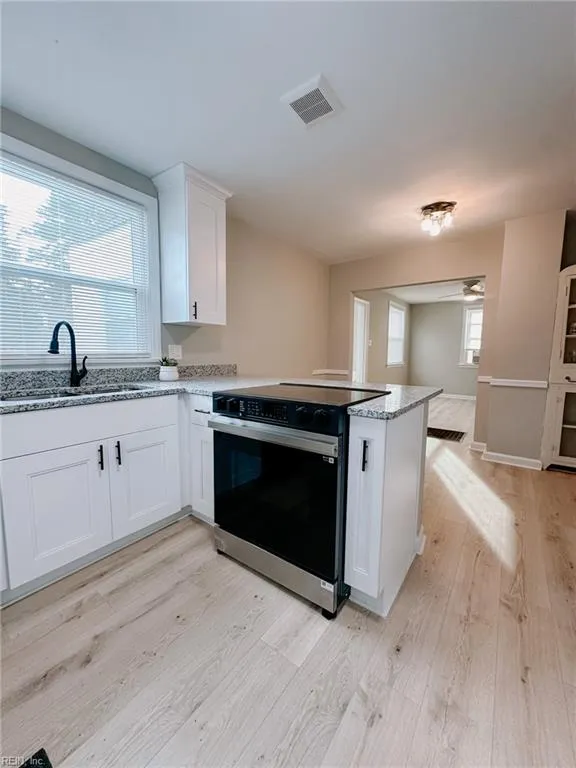 Portsmouth, Virginia 23701, United States, 2 Bedrooms Bedrooms, ,1 BathroomBathrooms,Residential,Active,216650