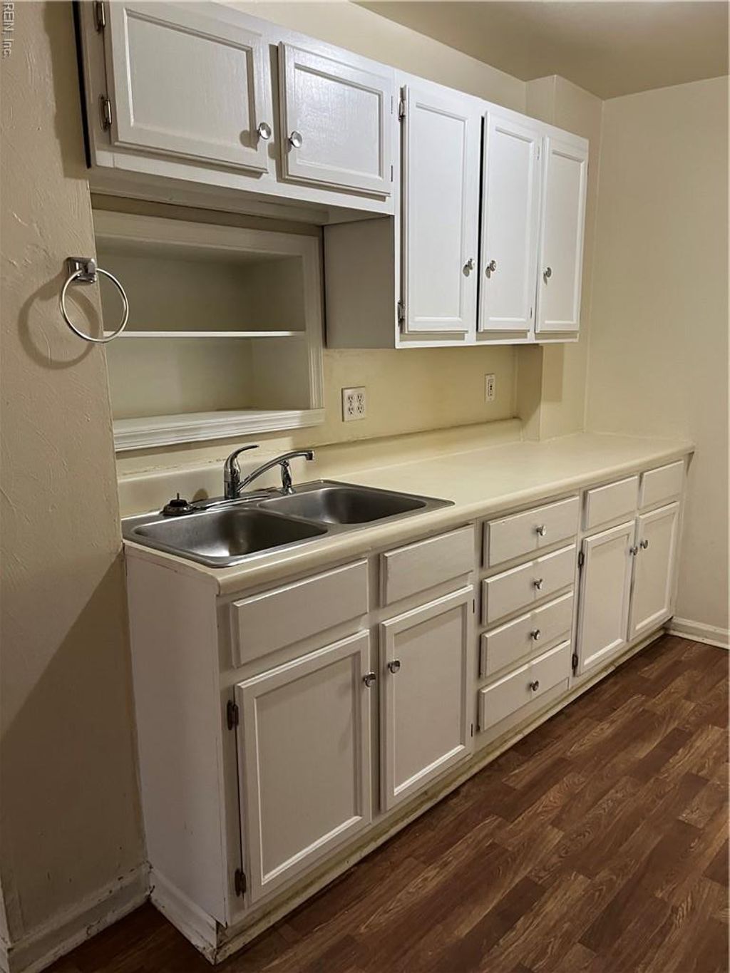 Photo of 9 Pollux Circle W, Portsmouth, VA 23701 (MLS # 10619166)