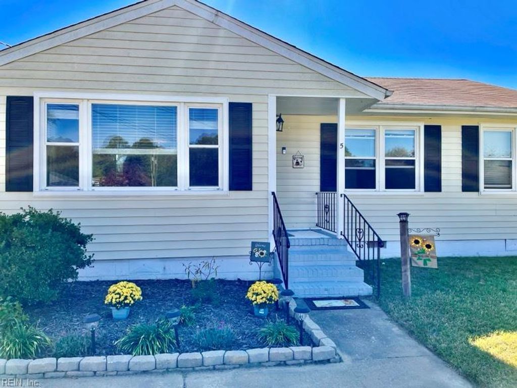 Photo of 5 Jules Circle, Newport News, VA 23601 (MLS # 10607552)