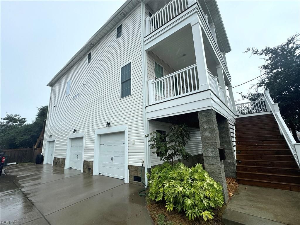 Photo of 865 OCEAN VIEW Avenue W, Norfolk, VA 23503 (MLS # 10619254)