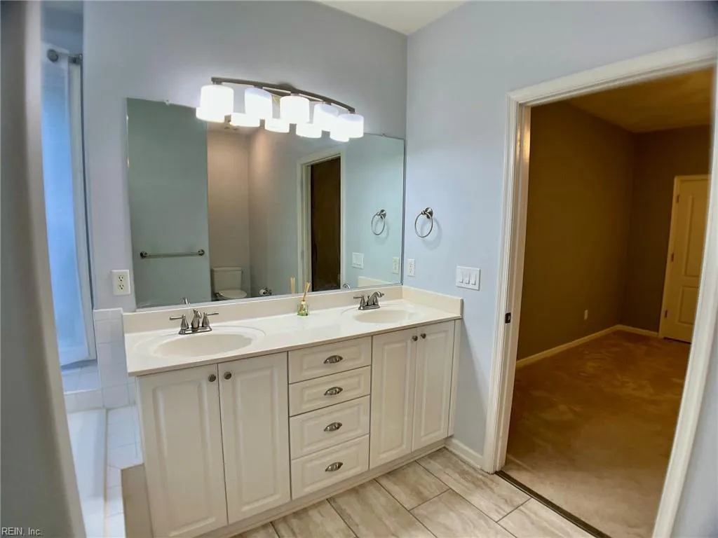 Virginia Beach, Virginia 23455, United States, 3 Bedrooms Bedrooms, ,2 BathroomsBathrooms,Residential,Active,206801