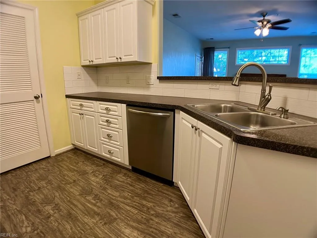 Virginia Beach, Virginia 23455, United States, 3 Bedrooms Bedrooms, ,2 BathroomsBathrooms,Residential,Active,206801