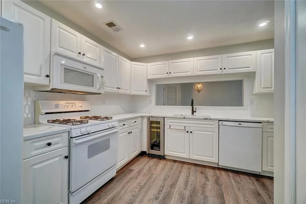 Virginia Beach, Virginia 23451, United States, 3 Bedrooms Bedrooms, ,2 BathroomsBathrooms,Residential,Active,99078