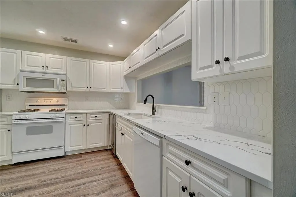 Virginia Beach, Virginia 23451, United States, 3 Bedrooms Bedrooms, ,2 BathroomsBathrooms,Residential,Active,99078