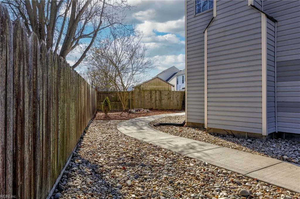 Virginia Beach, Virginia 23456, United States, 4 Bedrooms Bedrooms, ,3 BathroomsBathrooms,Residential,Pending,9157