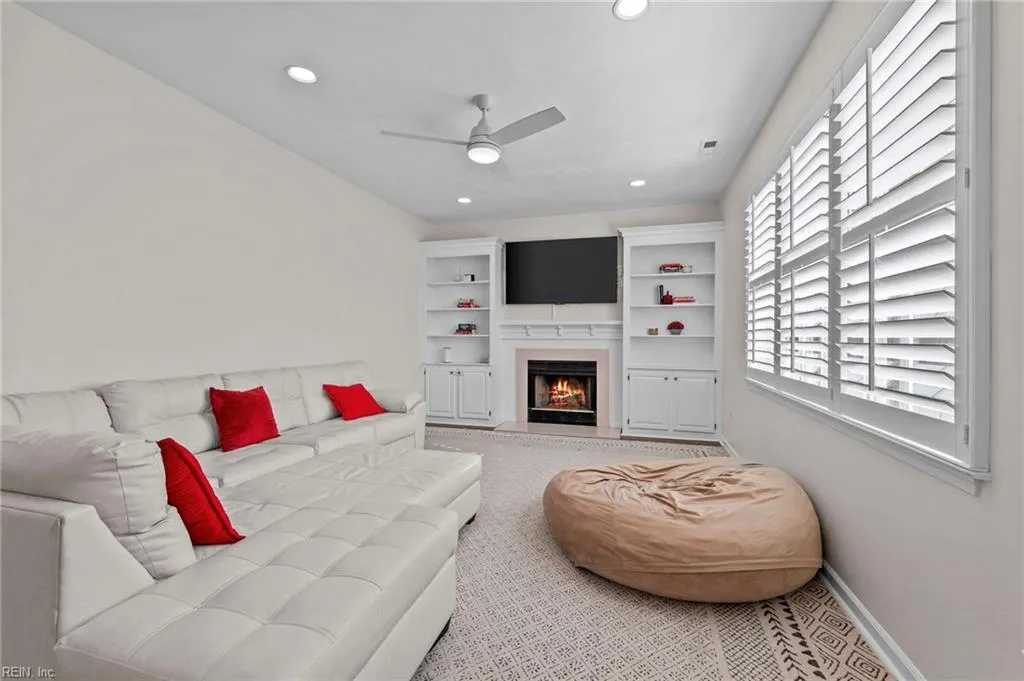 Virginia Beach, Virginia 23456, United States, 4 Bedrooms Bedrooms, ,3 BathroomsBathrooms,Residential,Pending,9157