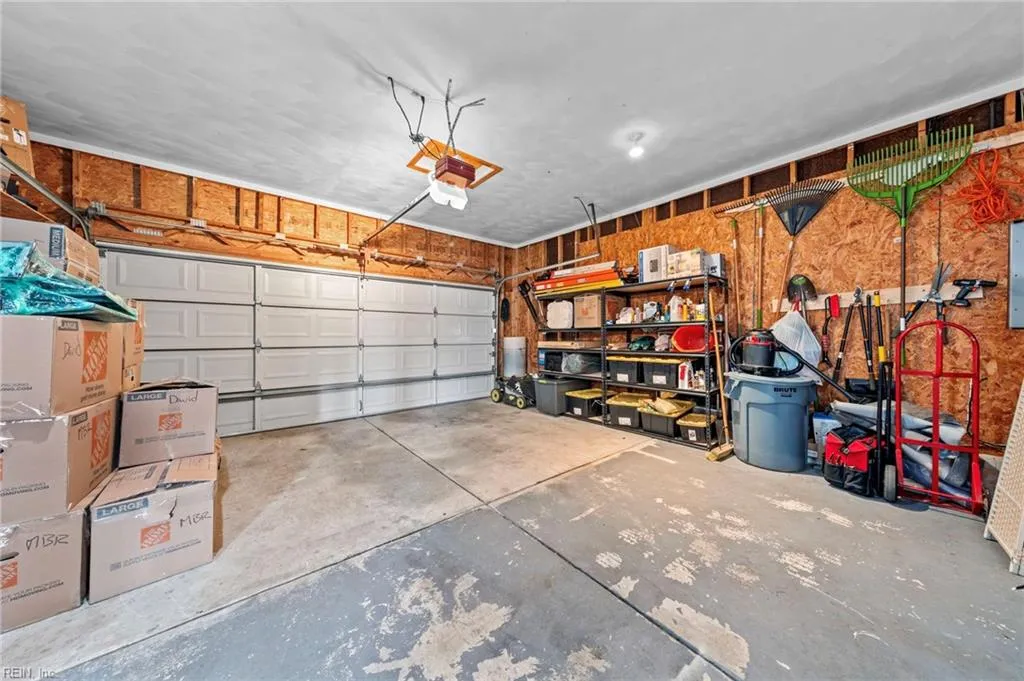 Virginia Beach, Virginia 23456, United States, 4 Bedrooms Bedrooms, ,3 BathroomsBathrooms,Residential,Pending,9157