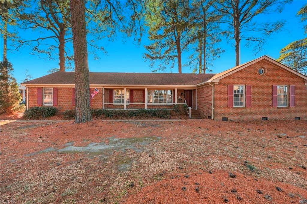 Photo of 5207 Riverwood Road, Norfolk, VA 23502 (MLS # 10619361)