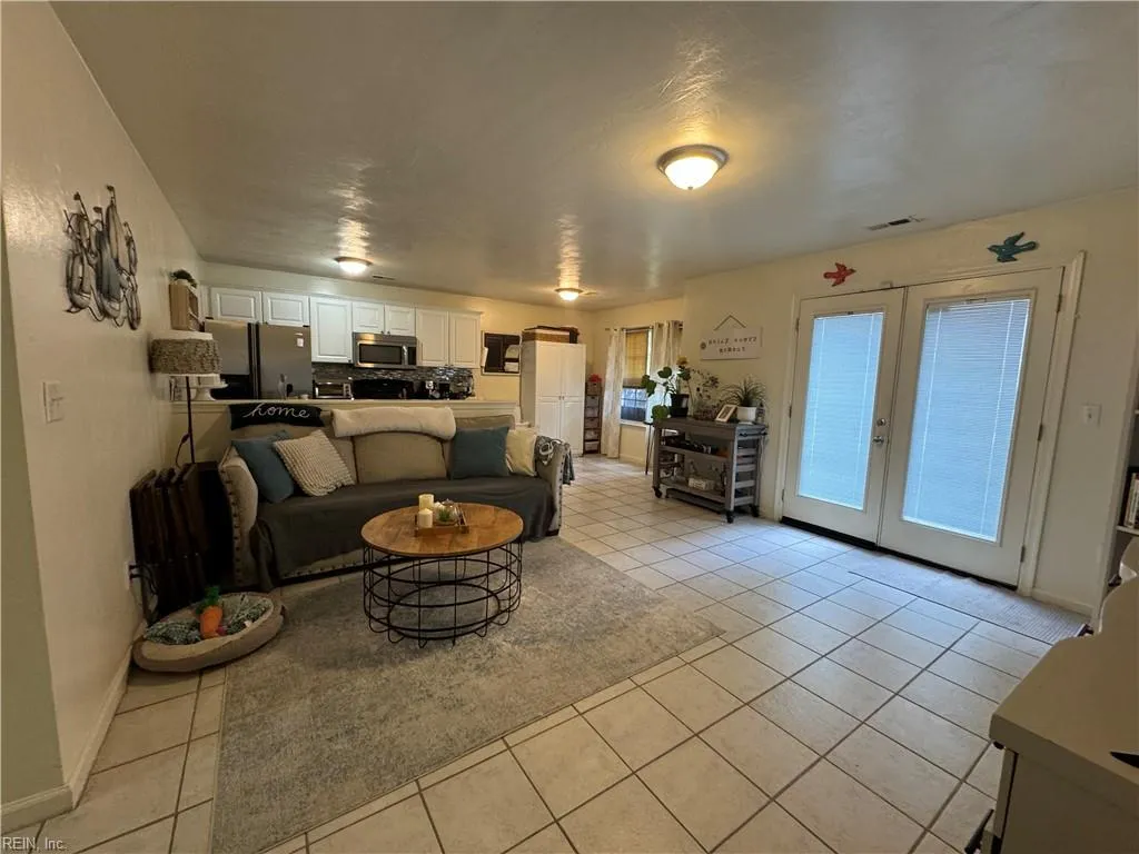 Virginia Beach, Virginia 23454, United States, 3 Bedrooms Bedrooms, ,3 BathroomsBathrooms,Residential,Pending,214794