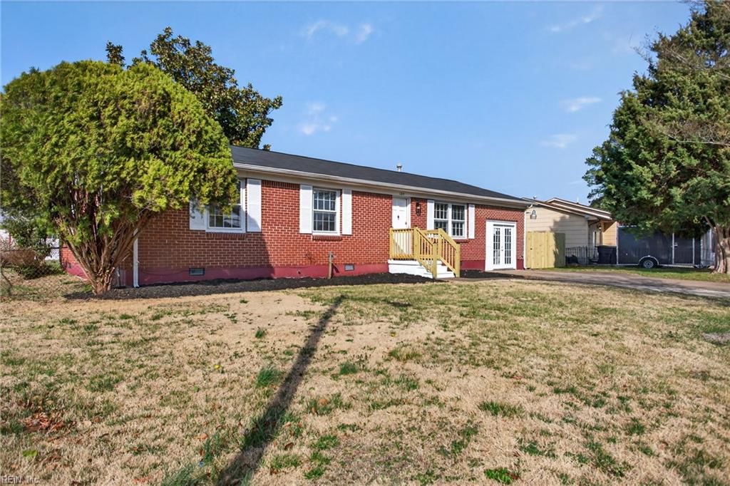 Photo of 1214 Jamal Lane W, Portsmouth, VA 23701 (MLS # 10633374)