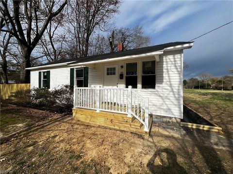 Photo of 122 Turlington Road, Newport News, VA 23606 (MLS # 10626251)