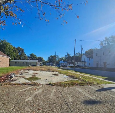 Photo of 3200 Chestnut Avenue, Newport News, VA 23607 (MLS # 10607403)