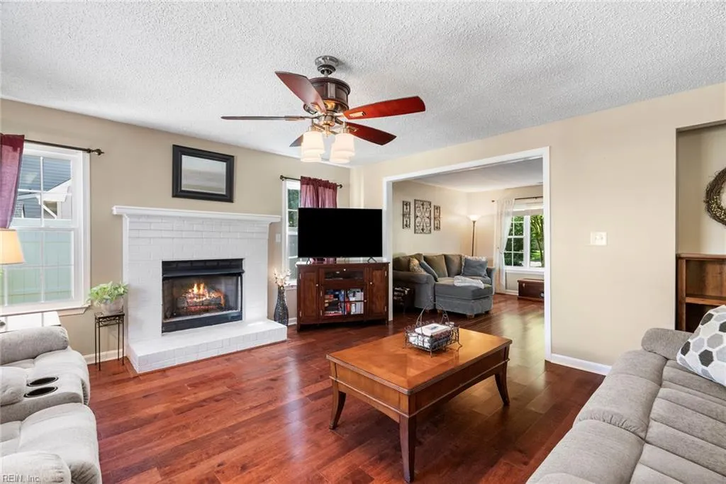 Virginia Beach, Virginia 23454, United States, 4 Bedrooms Bedrooms, ,3 BathroomsBathrooms,Residential,Pending,128438