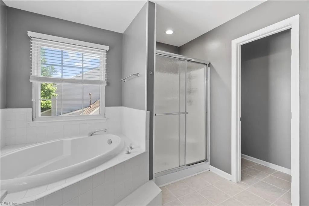 Virginia Beach, Virginia 23454, United States, 4 Bedrooms Bedrooms, ,3 BathroomsBathrooms,Residential,Pending,128438