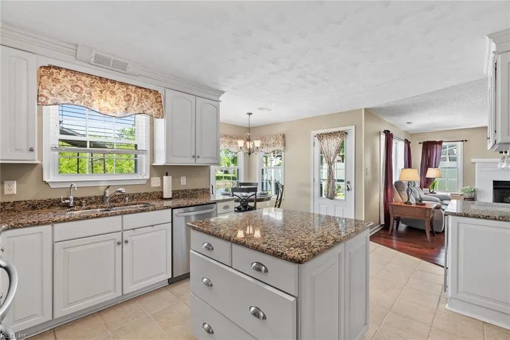 Virginia Beach, Virginia 23454, United States, 4 Bedrooms Bedrooms, ,3 BathroomsBathrooms,Residential,Pending,128438