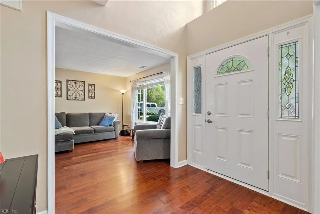 Virginia Beach, Virginia 23454, United States, 4 Bedrooms Bedrooms, ,3 BathroomsBathrooms,Residential,Pending,128438