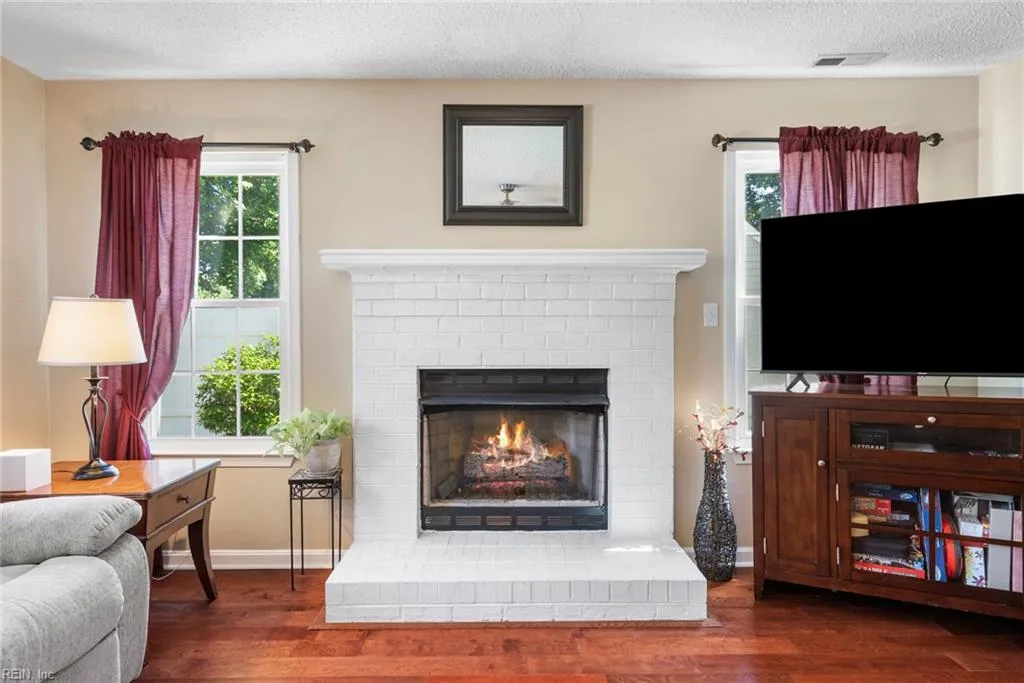 Virginia Beach, Virginia 23454, United States, 4 Bedrooms Bedrooms, ,3 BathroomsBathrooms,Residential,Pending,128438