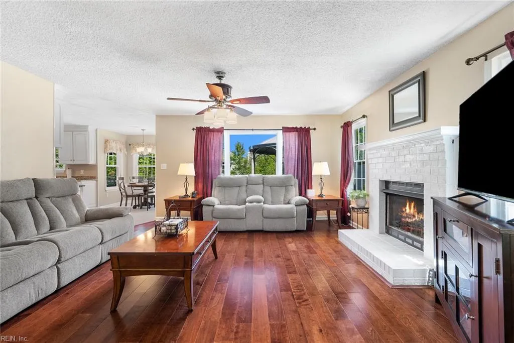 Virginia Beach, Virginia 23454, United States, 4 Bedrooms Bedrooms, ,3 BathroomsBathrooms,Residential,Pending,128438