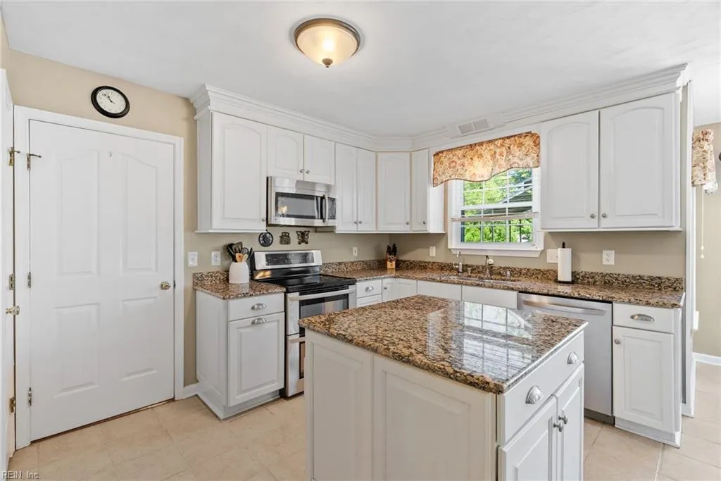 Virginia Beach, Virginia 23454, United States, 4 Bedrooms Bedrooms, ,3 BathroomsBathrooms,Residential,Pending,128438