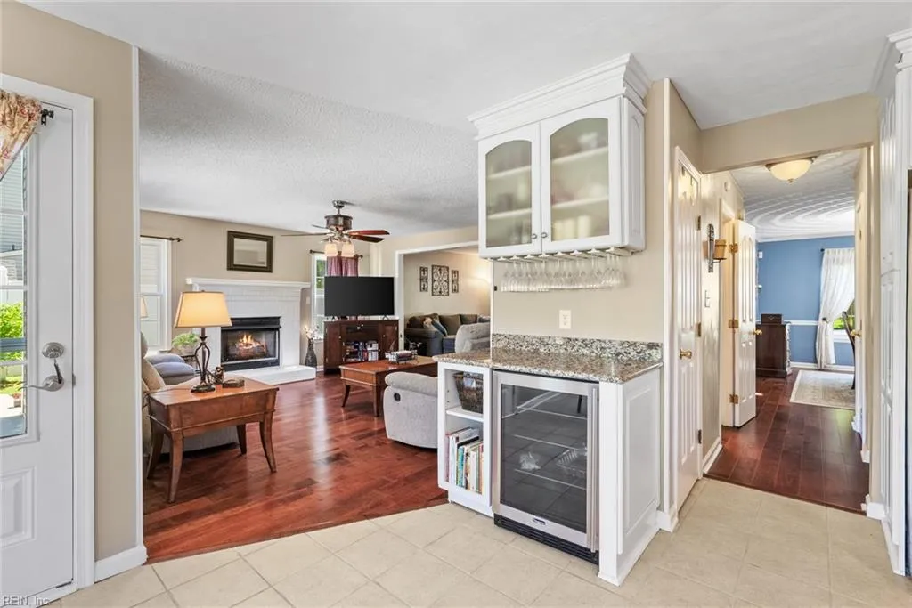 Virginia Beach, Virginia 23454, United States, 4 Bedrooms Bedrooms, ,3 BathroomsBathrooms,Residential,Pending,128438