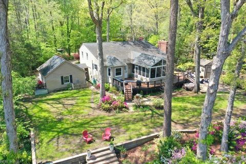 836 Spigel DR S Virginia Beach VA 23454