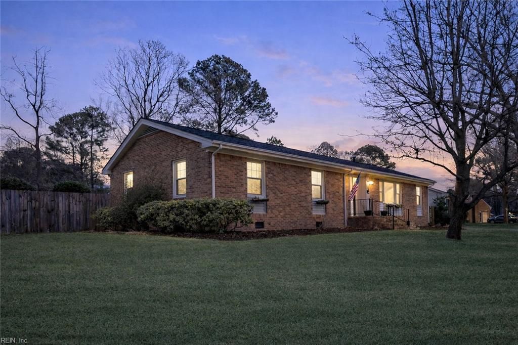 Photo of 5724 Craneybrook Lane, Portsmouth, VA 23703 (MLS # 10620481)