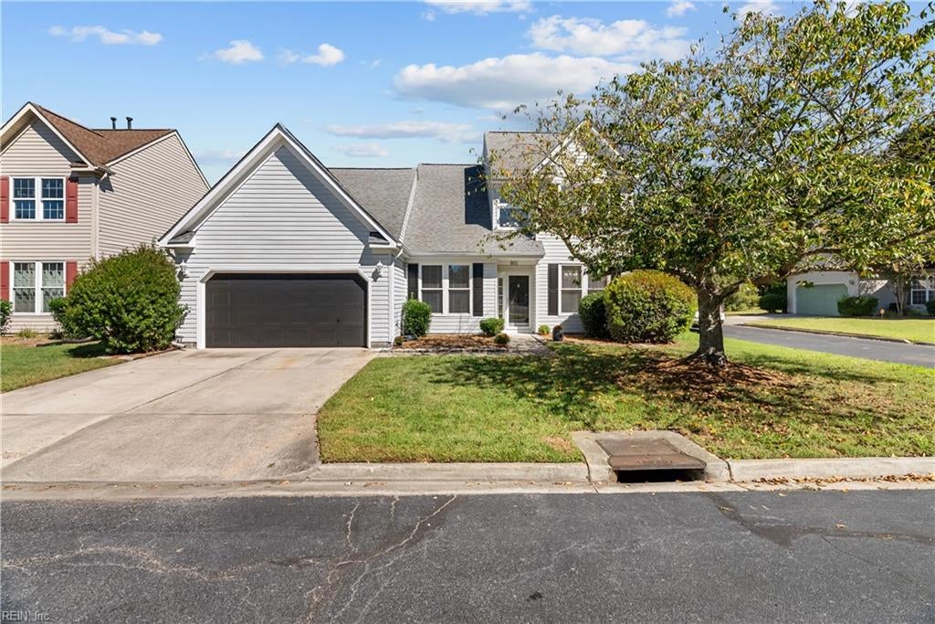 Photo of 901 Summerfield Crescent, Chesapeake, VA 23322 (MLS # 10657121)