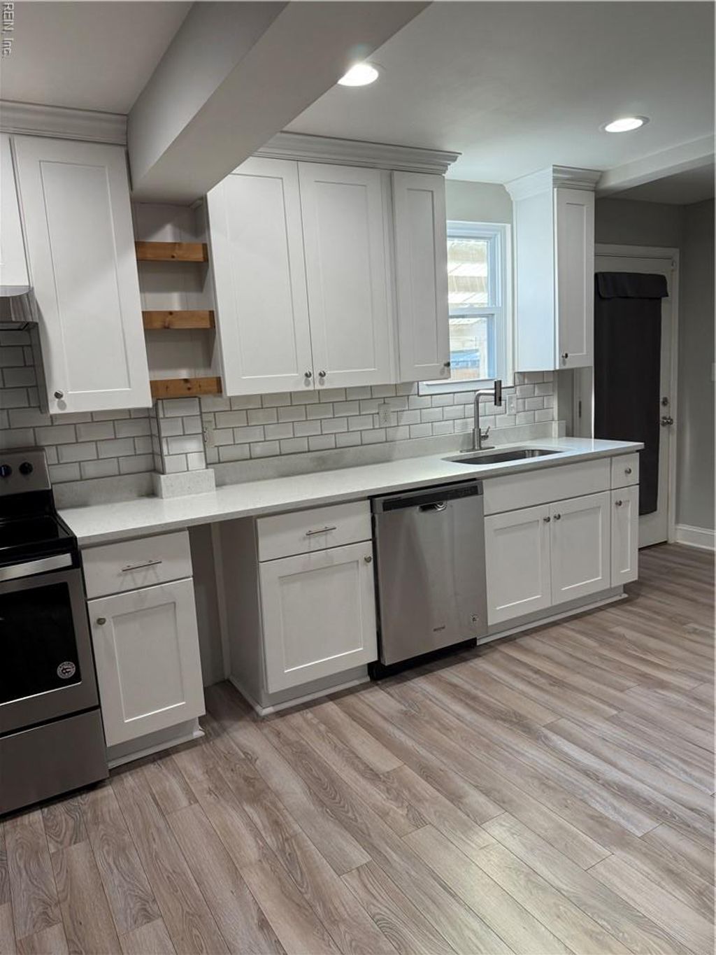 Photo of 86 Wyoming Avenue, Portsmouth, VA 23701 (MLS # 10606213)
