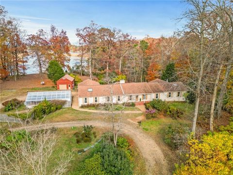 Photo of 141 Beechwood Hills, Newport News, VA 23608 (MLS # 10612100)