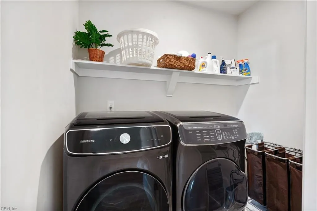 Virginia Beach, Virginia 23451, United States, 5 Bedrooms Bedrooms, ,4 BathroomsBathrooms,Residential,Pending,34153