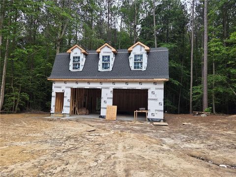 Photo of 4380 Roanes Quarter Lane, Gloucester, VA 23061 (MLS # 10605381)