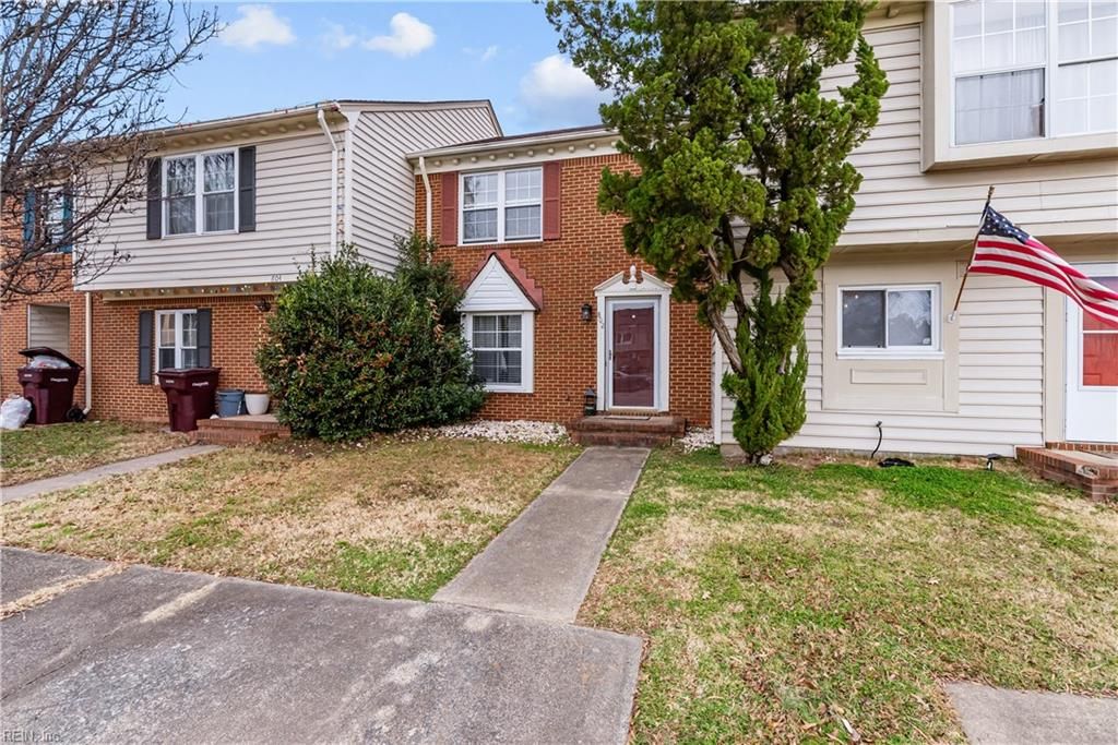 Photo of 802 Sutherland Arch, Chesapeake, VA 23320 (MLS # 10616424)