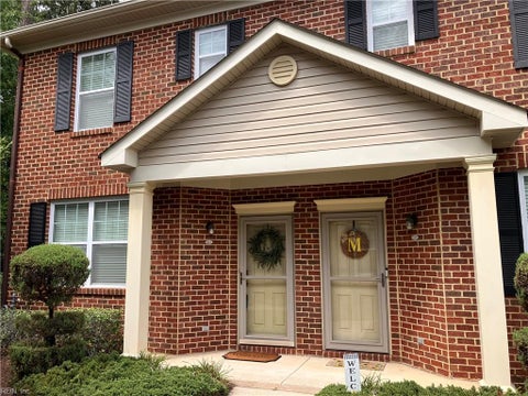 Photo of 322 Holyoke Lane, Chesapeake, VA 23320 (MLS # 10651614)