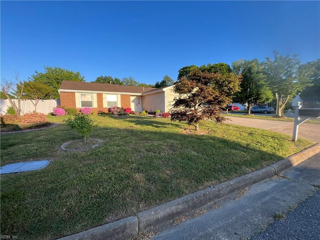 Photo of 908 Chatsworth Dr Drive, Newport News, VA 23601 (MLS # 10631583)