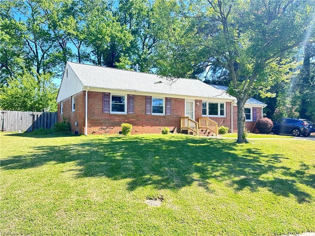 Photo of 4636 Mallard Crescent, Portsmouth, VA 23703 (MLS # 10632438)