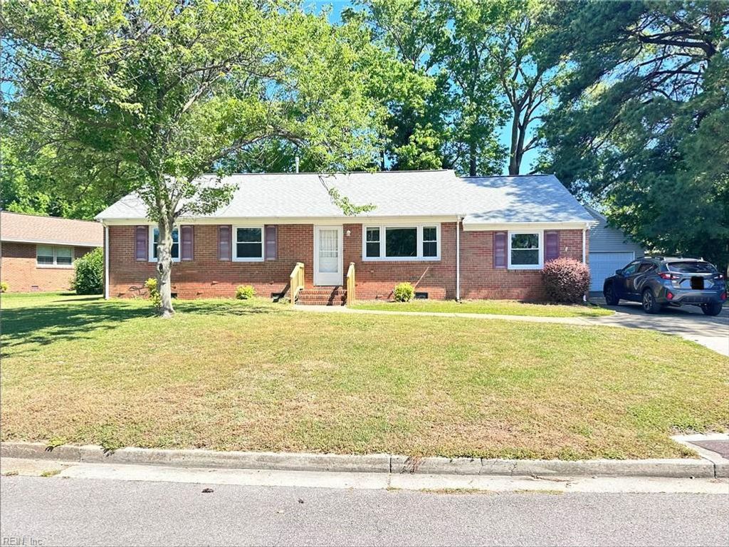 Photo of 4636 Mallard Crescent, Portsmouth, VA 23703 (MLS # 10632438)