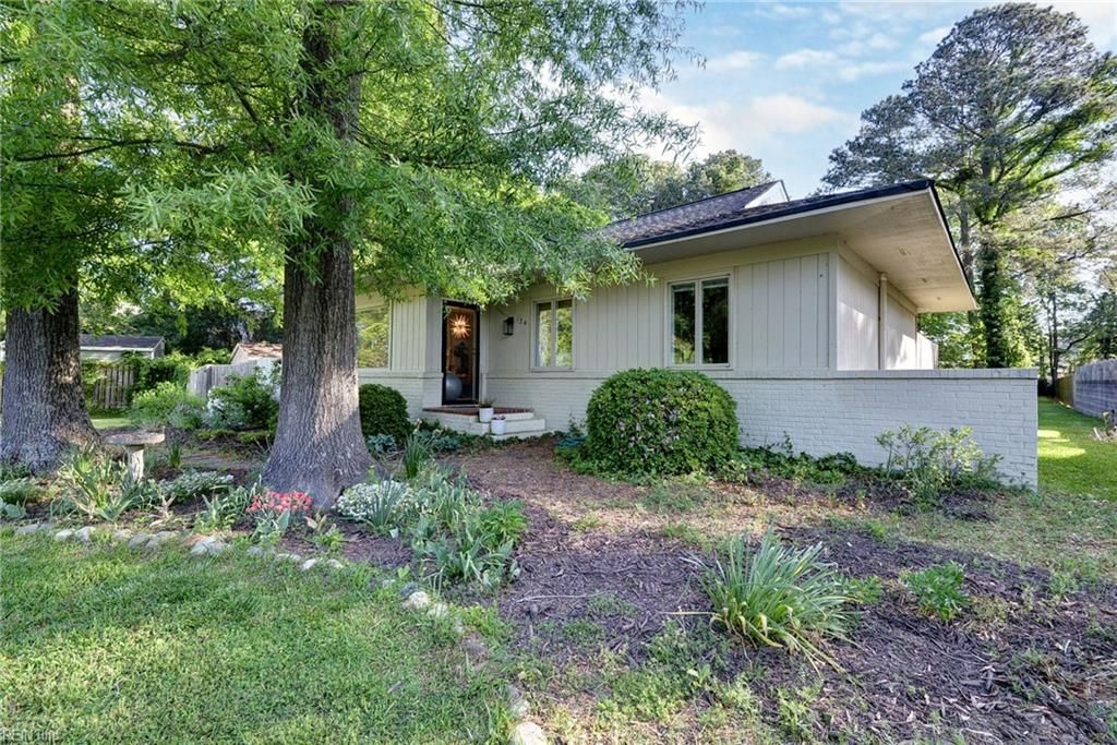 Photo of 134 Riverview Drive, Hampton, VA 23669 (MLS # 10631779)