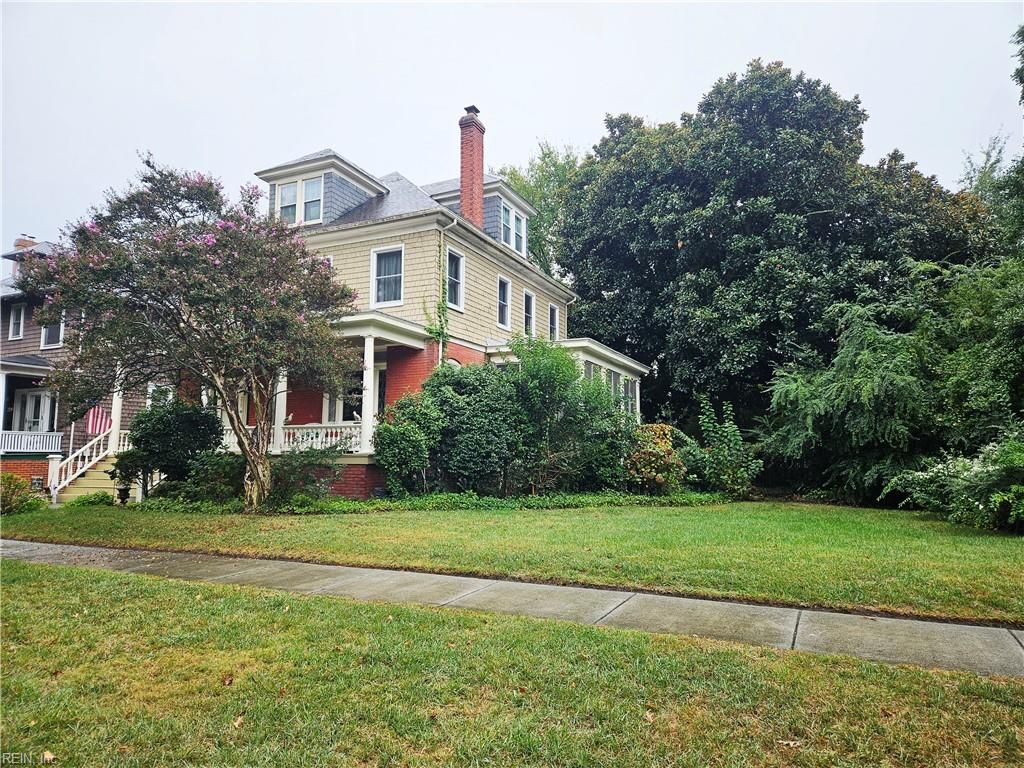 Photo of 215 E 39th Street, Norfolk, VA 23504 (MLS # 10621439)