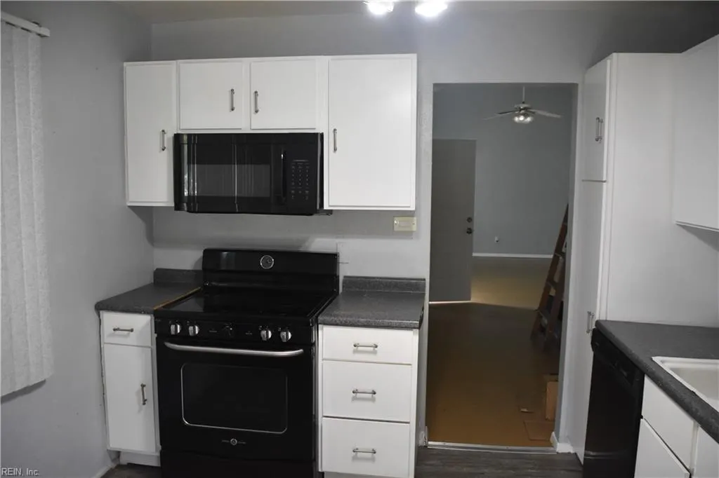 Norfolk, Virginia 23518, United States, 3 Bedrooms Bedrooms, ,2 BathroomsBathrooms,Residential,Pending,44108