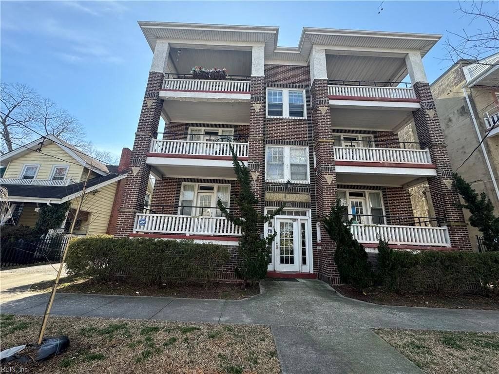 Photo of 527 W 36th Street #201, Norfolk, VA 23508 (MLS # 10631133)