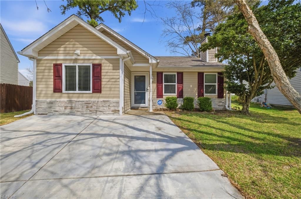 Photo of 1376 Beacons Reach Drive, Virginia Beach, VA 23454 (MLS # 10627244)