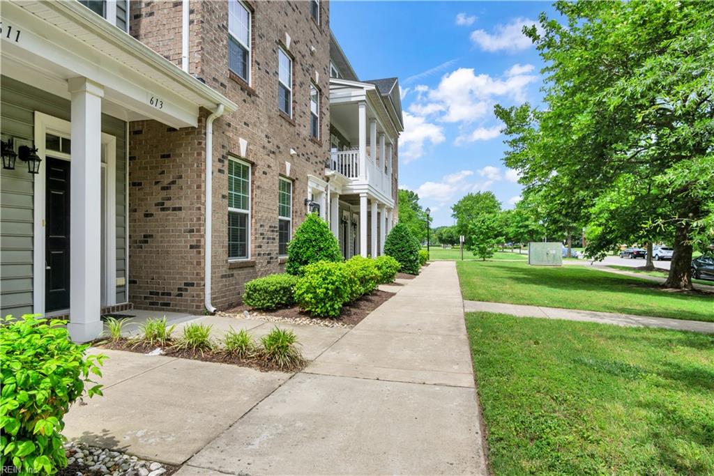 613 Freeman DR