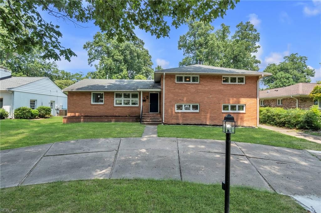 Photo of 6 Downing Place, Newport News, VA 23606 (MLS # 10645093)